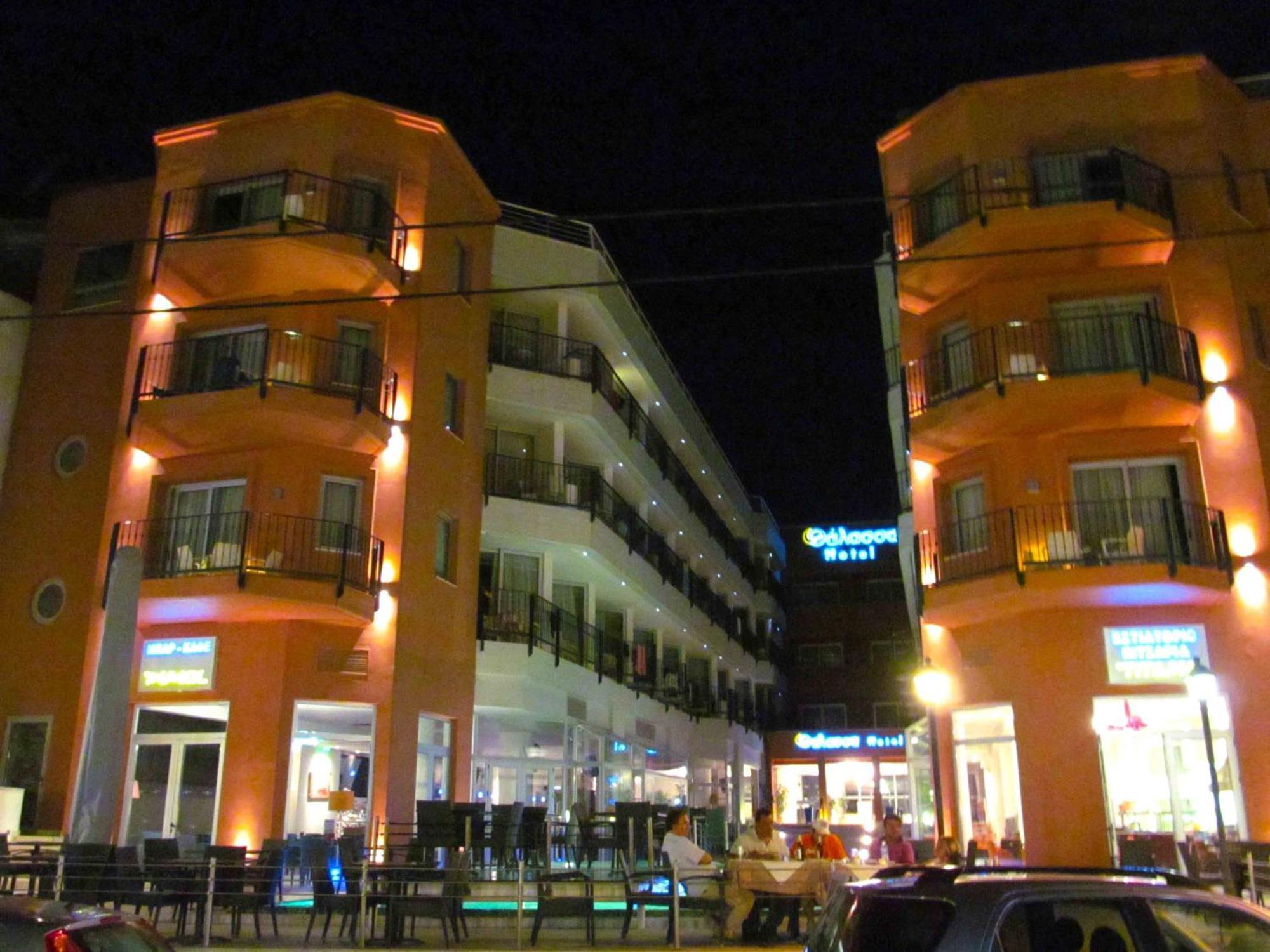 Thalassa لوترا إديبسو المظهر الخارجي الصورة